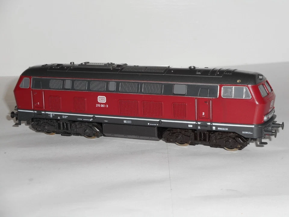 ROCO 215 cl. DB Diesel. Excellent cond. 4 axles driven & lights. HO. 2 rail DC - Image 3 of 4