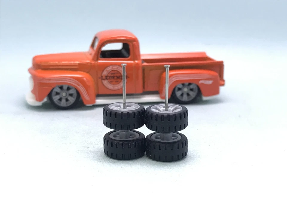 R318 Matchbox 1/64 Real Riders # 6 radios todoterreno gris, eje medio ruedas de goma Foto 3 de 4