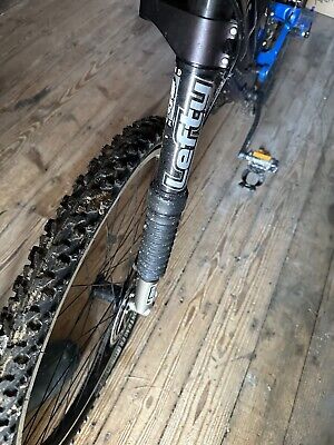 Cannondale Super V Raven 700SX Lefty- Shimano XTR Wheels Cannondale Super V Raven 700SX Lefty- Shimano XTR Wheels