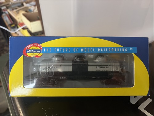 Tren Athearn RTR HO 7365 Panhandle Refinación Triple Domo Tanque Carro CYCX 6010 NUEVO EN CAJA | Condition: New