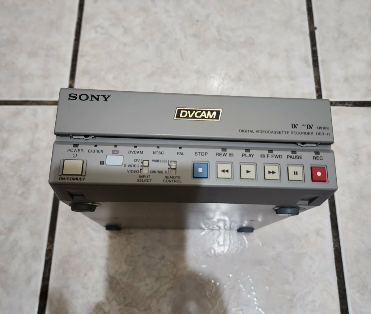 SONY DSR-11 NTSC/PAL MINIDV DVCAM DIGITAL PLAYER RECORDER VCR DECK