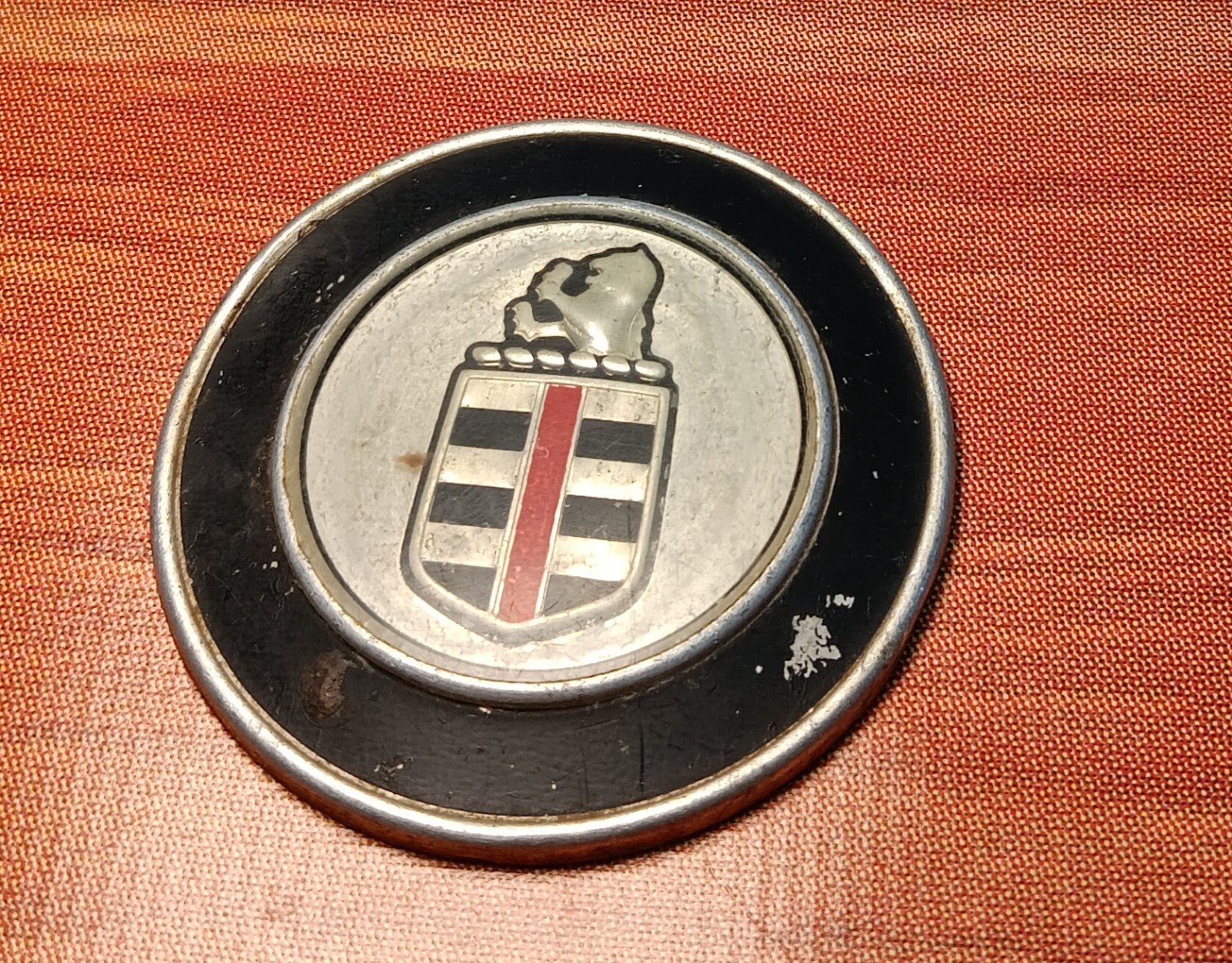 VINTAGE MERCURY CENTER WHEEL CAP ORNAMENT EMBLEM BADGE A5