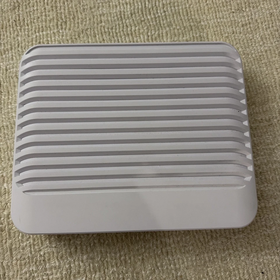 Ubiquiti UniFi Switch Pro 8 PoE – Enterprise Managed Layer 3 (USW-Pro-8-PoE) - Image 2 of 4