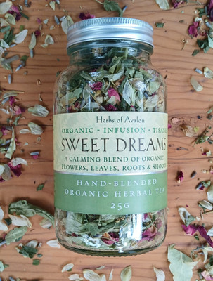 Sweet Dreams Kräuterteemischung - Schädelkappe Hopfen Linden Baldrian Passionsblume Rose