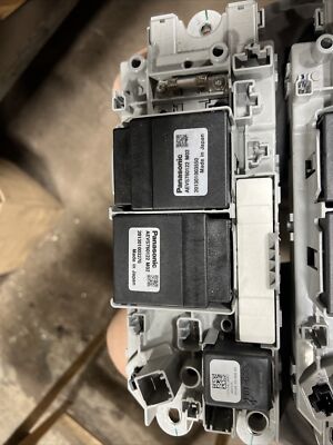 2013-18 Ford Fusion Hybrid Battery Fuse Relay Junction Block