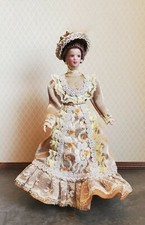 Casa de muñecas miniatura muñeca victoriana porcelana elegante vestido de encaje y sombrero escala 1:12