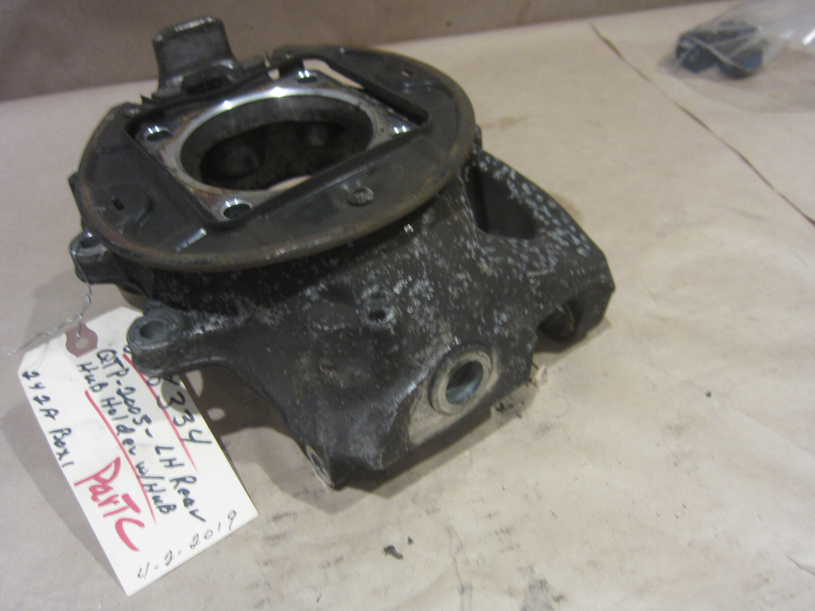 Maserati Quattroporte 2005 - LH Rear Hub Holder - P/N 208334