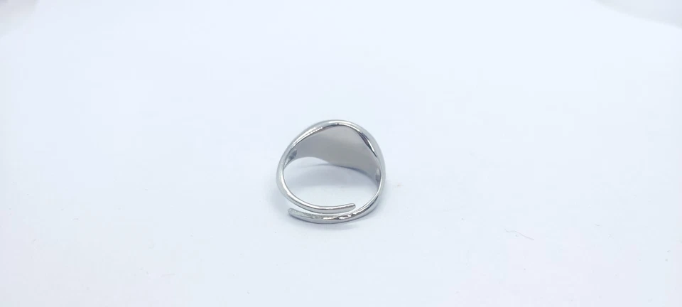 Anello da Donna in Acciaio Regolabile. Anello Chevalier Con Zirconi Bianchi. - Immagine 3 di 4