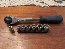 Kobalt 409431 3L Double Drive 3/8" Drive Extending Shaft Ratchet With 7 Sockets