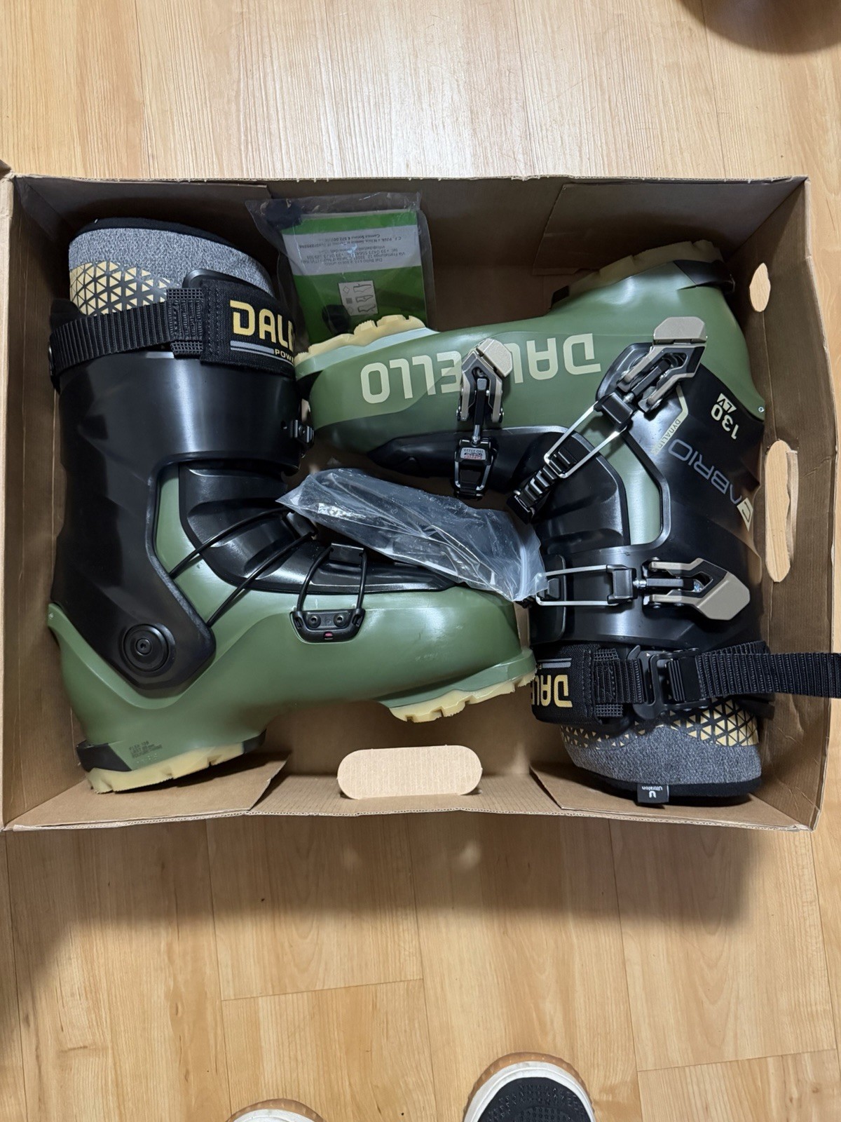 BOTAS DE ESQUÍ ENVOLVENTES 3D DALBELLO CABRIO LV 130 NUEVAS EN CAJA 2026