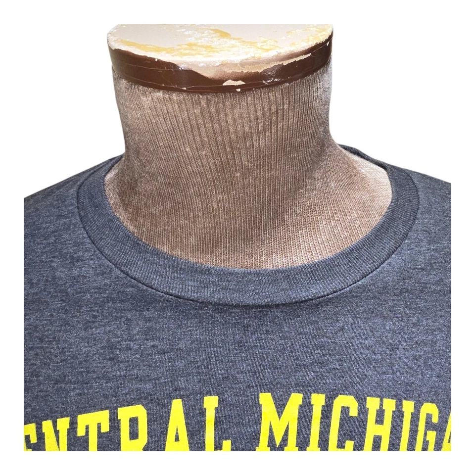 Central Michigan University T-Shirt Chippewas Grey Short Sleeve Shirt Large - Image 3 of 4