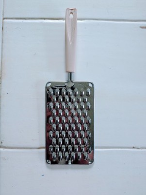 VTG EKCO Stainless Steel Grater Corn Cob Handle 11  USA Almond Off White Retro