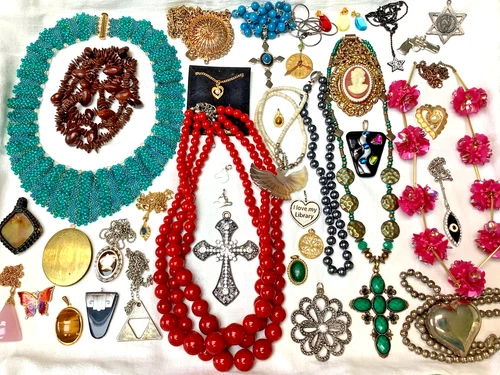 Vintage Costume Jewelry Lot Necklaces & Pendants 39 Pieces All Wearable