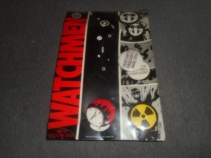 DC COMICS WATCHMEN BUTTON SET, COPYRIGHT 1986, SERIAL NUMBER 002028