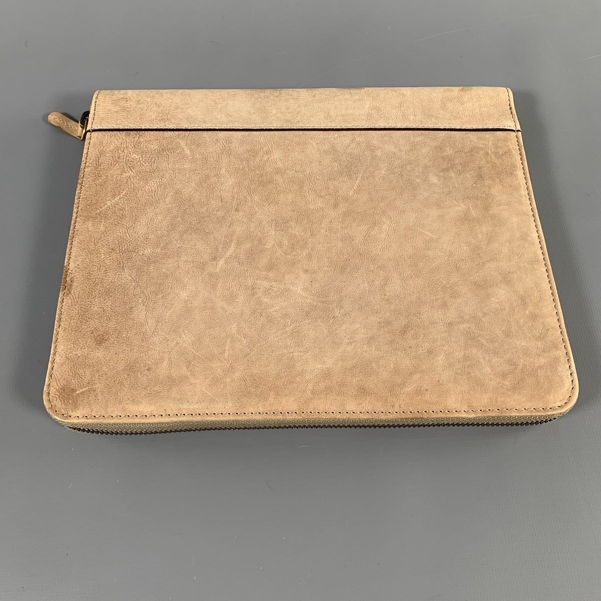 ブルネロクチネリ　ダークブラウン レザー iPadケース ブルネロクチネリ ダークブラウン レザー iPadケース - メルカリ