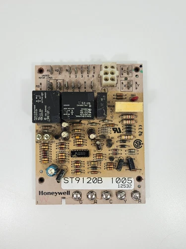 HONEYWELL ST9120B Furnace Control Circuit Board ST9120B1005  - USED