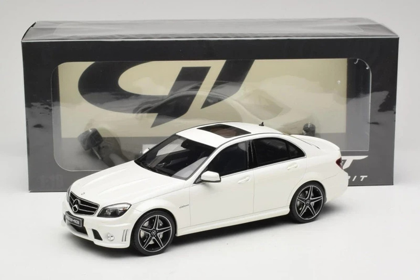 Voiture miniature Mercedes C63 AMG W204 blanc diamant GT Spirit GT928 échelle 1/18