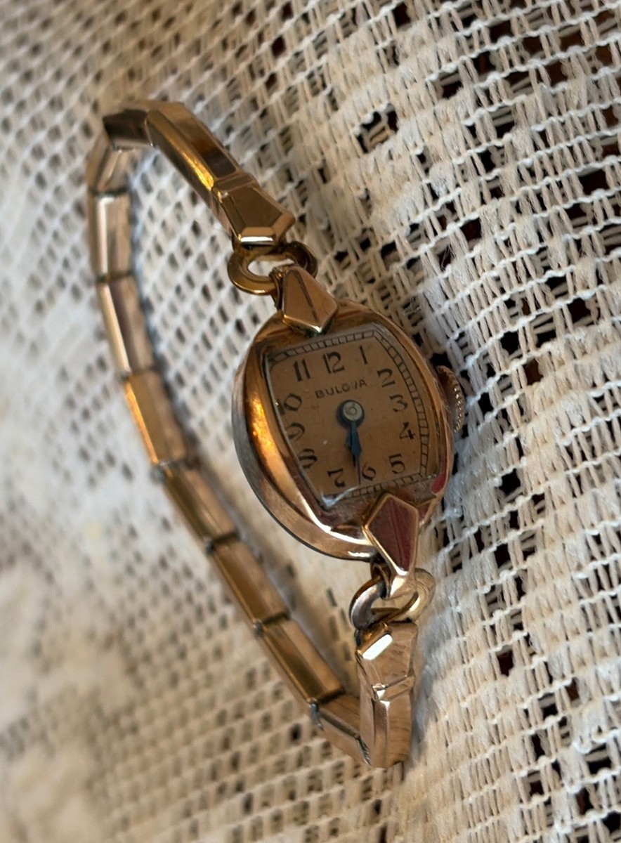 Ladies Vintage 14k Gold Filled Bulova Wrist Watch Petite  display picture 2