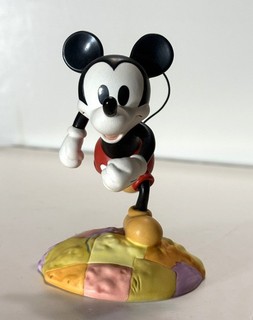 WDCC Millennium Mickey "On top of the world" Figurine with pin