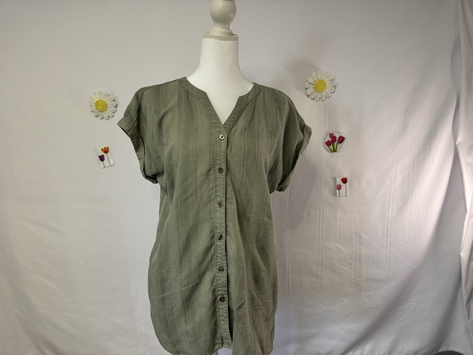 Chico's Green Split Neck Roll Tab Short Sleeve Button-Up Top 100% Lyocell Size 0