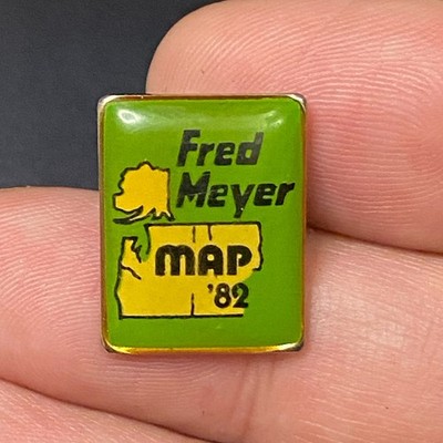 VTG 1982 Fred Meyer Washington Alaska Map Hat Lapel Pin 