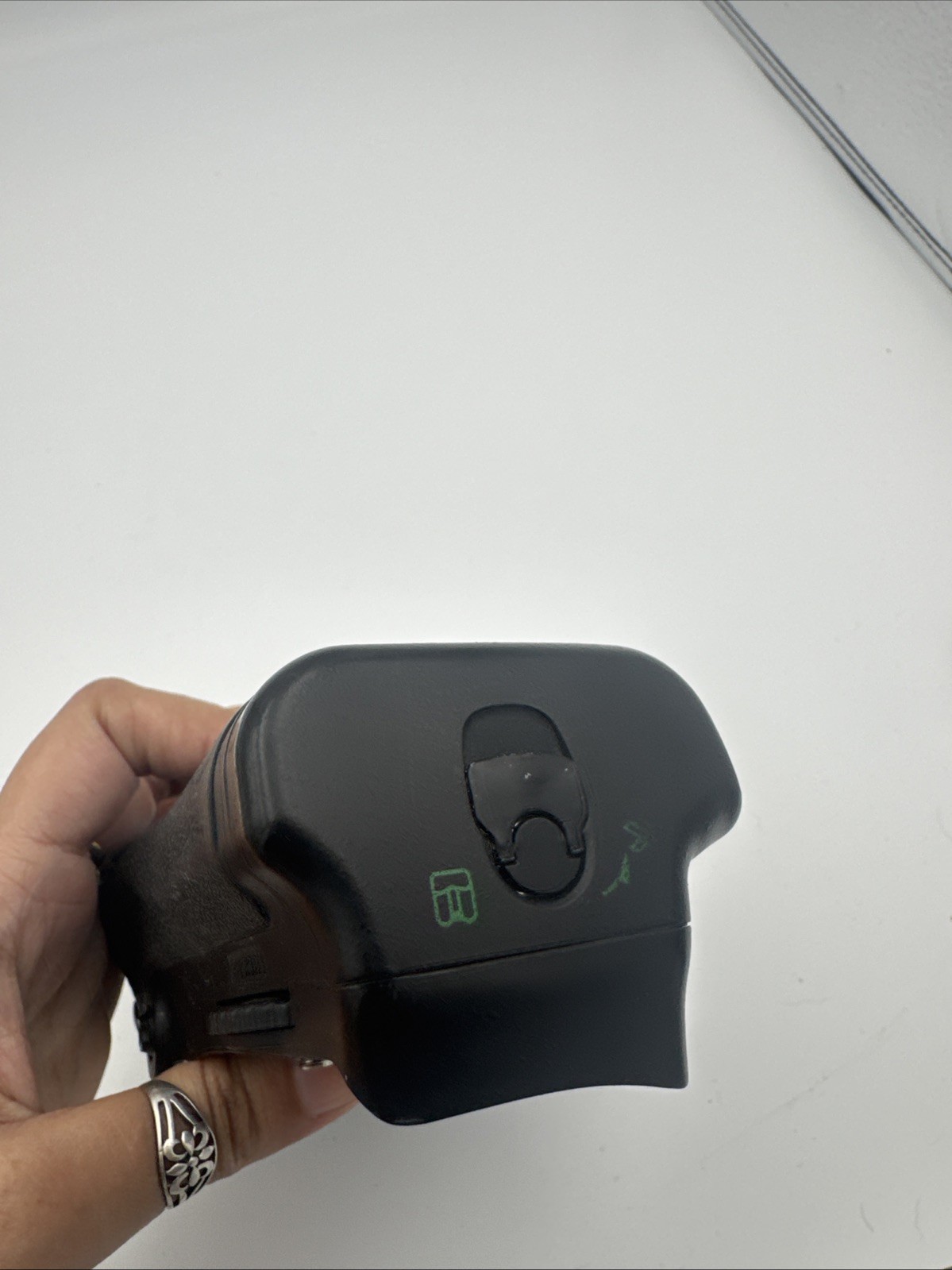 BP- D300 Battery Grip- Made in China - Tested and Fully working image 5