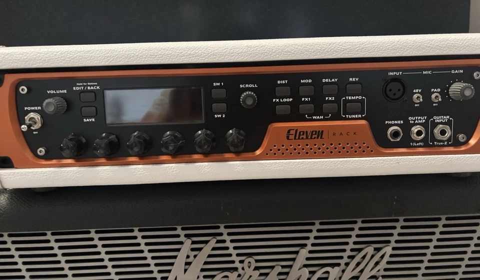 Avid Eleven Rack Guitar Effects + VOODOO LABS PRO CONTROLLER + WHITE TOLEX - Image 2 of 4