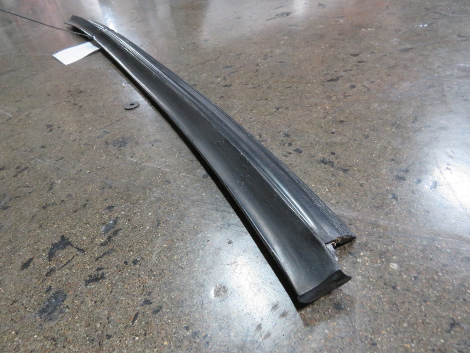 Ferrari 575, 550, RH, Outer Glass Scraper Molding, Used, P/N 64715800