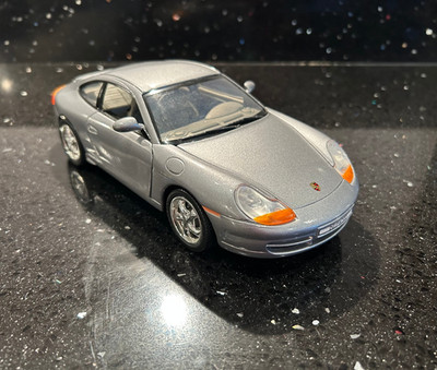 Porsche 911 1999 Motor Max 1:18 Die Cast Modellauto - grau metallic ohne OVP