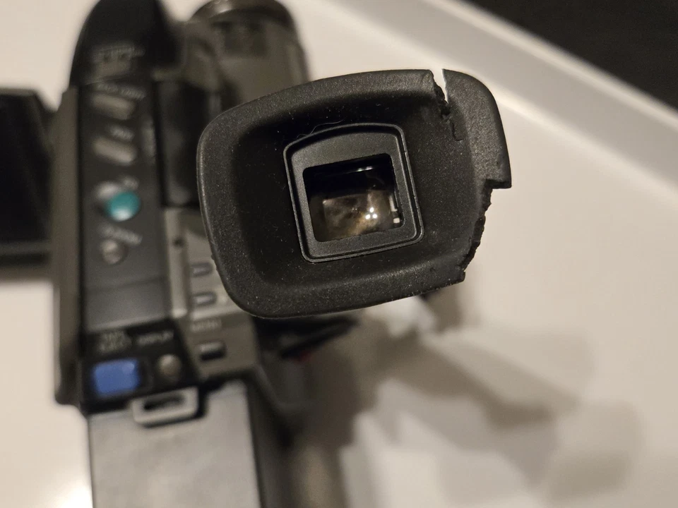 Panasonic Camcorder PV-L580 Palmcorder Bundle w/Bag Charger Manual Tested Works - Image 4 of 4