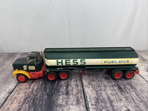 Vintage 1984 HESS Toy Tanker Truck Bank ~ Nice  - NO BOX