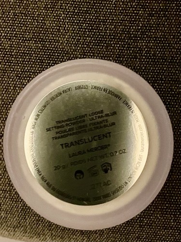 Laura Mercier Ultra Blur Loose Setting Powder - Translucent - Picture 2 of 6
