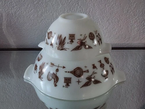 Pyrex Early American Cinderella 441 & 443  White BrownNesting Mixing Bowls