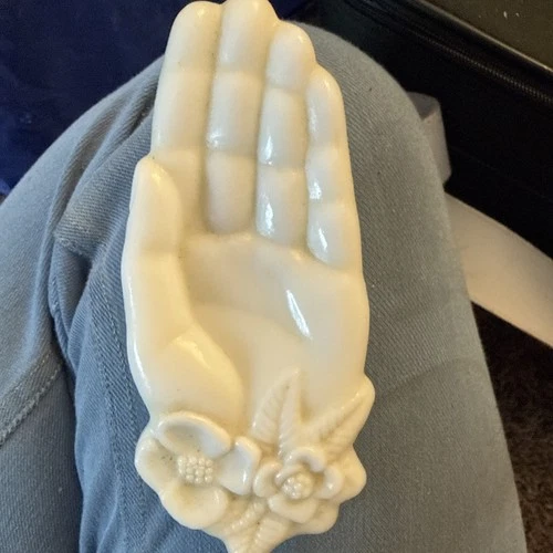 VINTAGE AVON WHITE MILK GLASS OPEN HAND TRINKET SOAP DISH 5.5 Inches