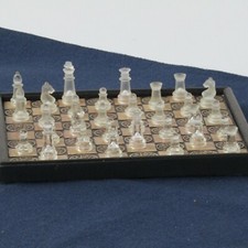 ELEGANTE SCACCHIERA CON PIASTRELLE A MOSAICO E SCACCHI IN VETRO  ITALIA  VINTAGE