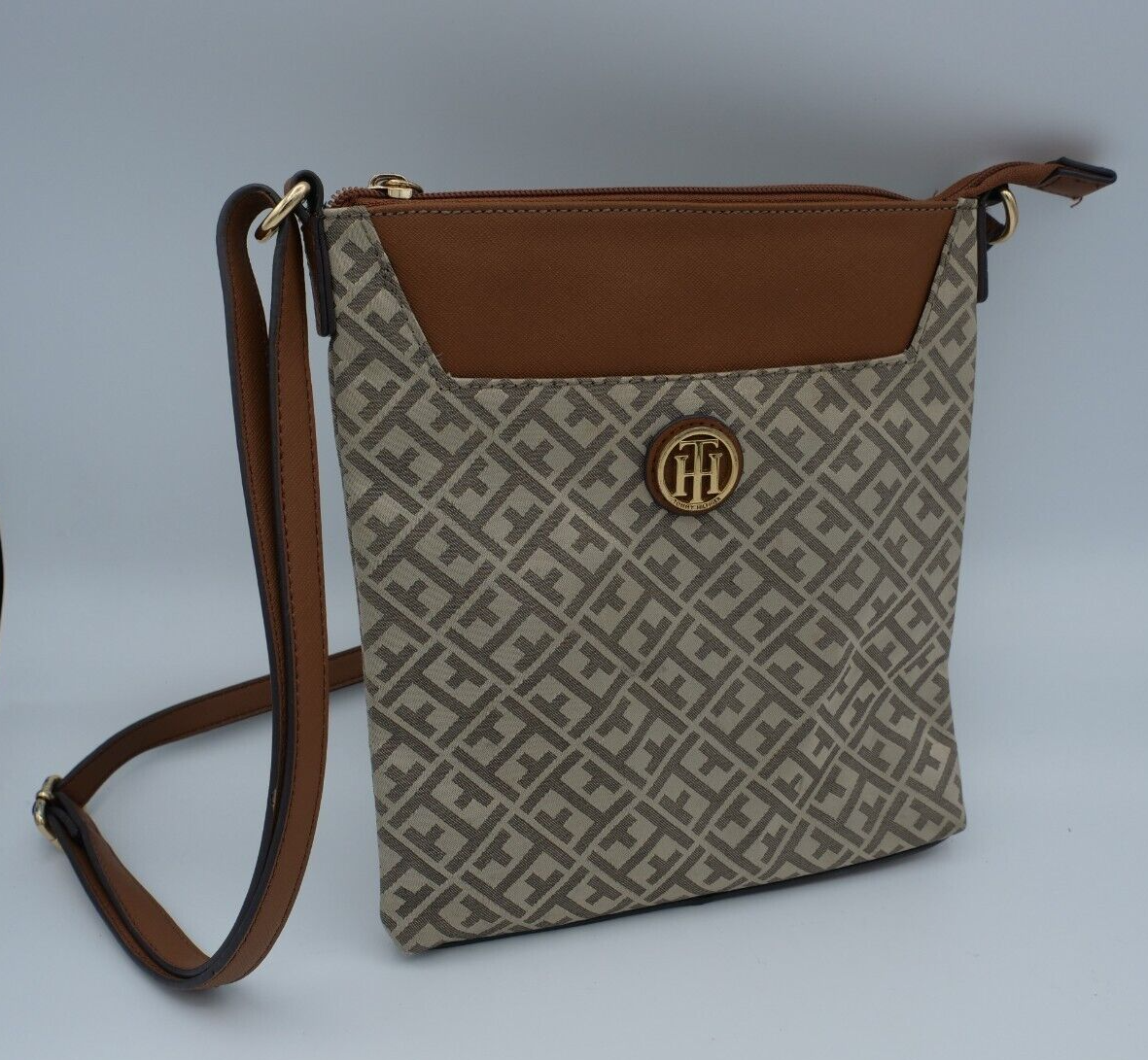 Tommy Hilfiger Women's Crossbody Bag with Zip Top Closure