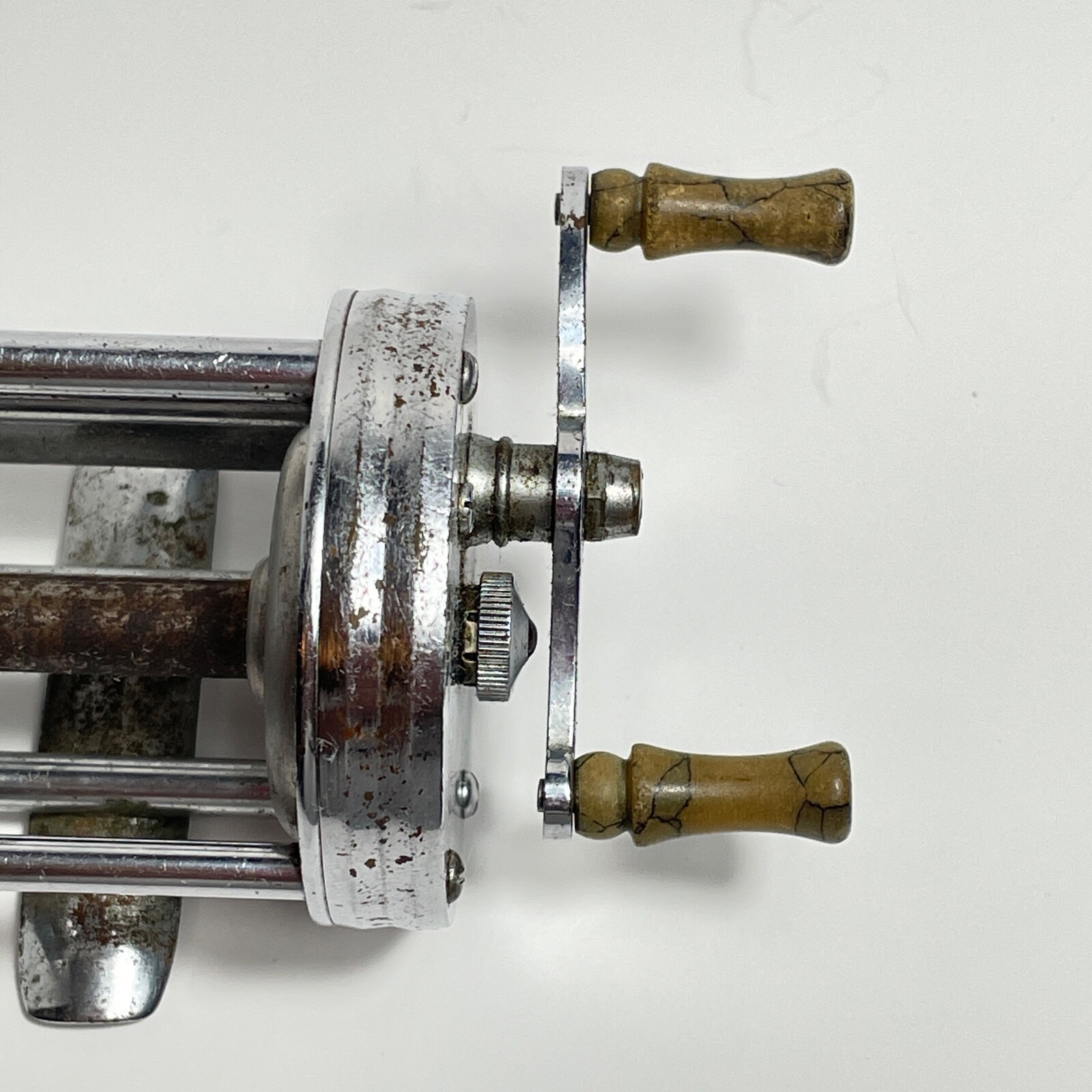 Vintage Shakespeare Criterion 1960 Model HE Fishing Reel