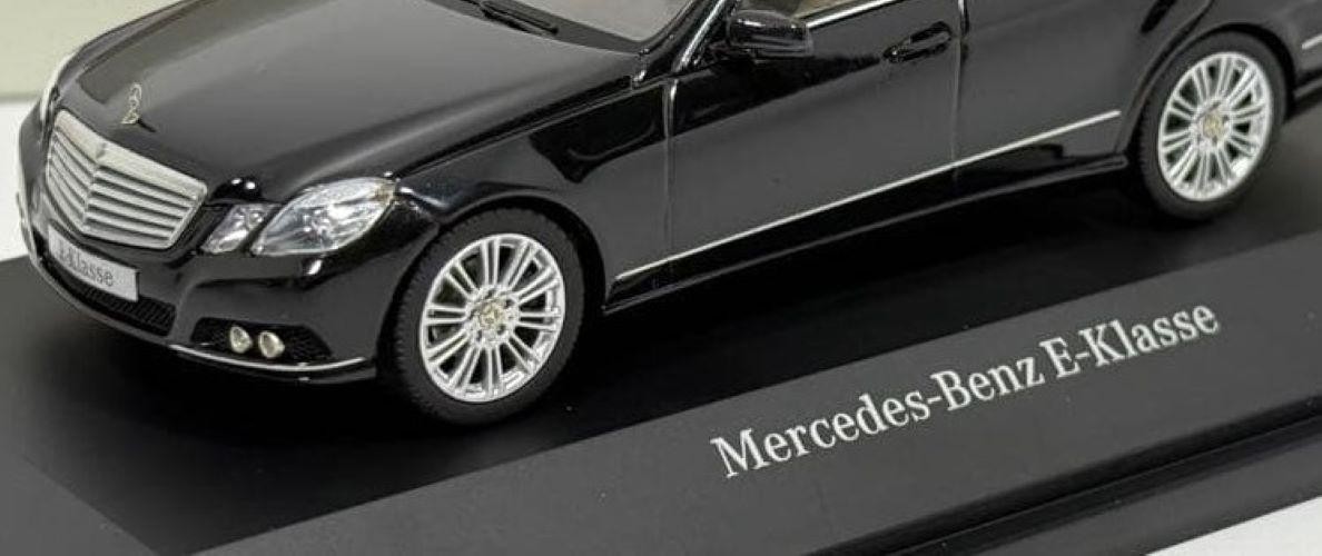 Mercedes-Benz 1/43 W212 E-Class Black Diecast Model Car