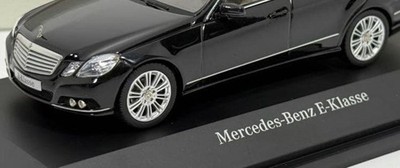 Mercedes-Benz 1/43 W212 E-Class Black Diecast Model Car