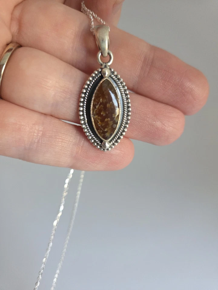 Collar colgante de plata de ley 925 con coral fósil Foto 2 de 4