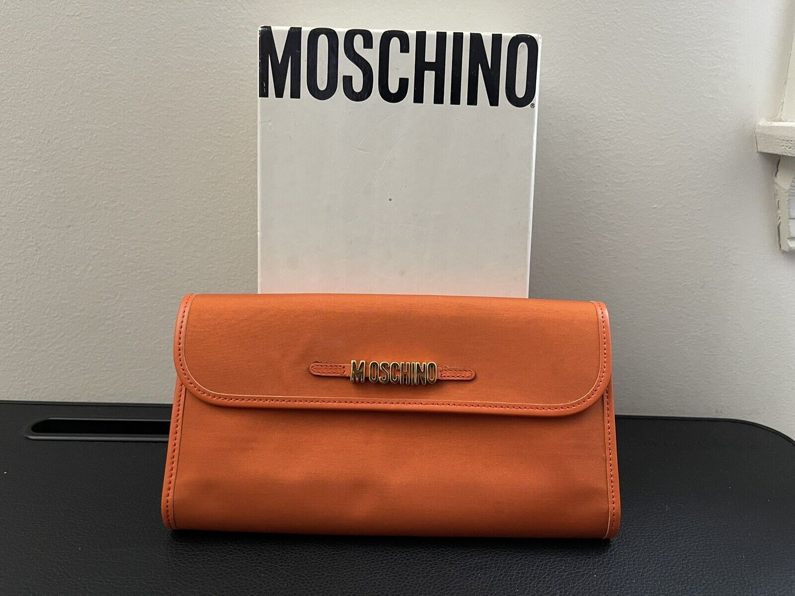 Moschino Borse Redwall Woman Orange Leather Trifold Wallet Made in Italy w Box