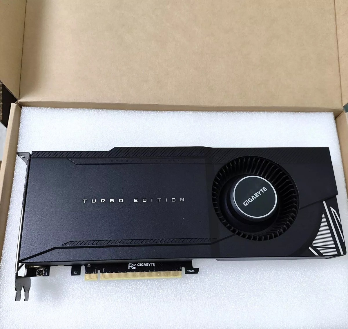 Gigabyte GeForce RTX 3090 24GB Turbo GPU graphics card server