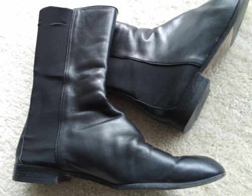 Manolo Blahnik black leather boots w/stretch insert panels 37.5 RARE low heels - Picture 1 of 14