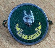 BOY SCOUTS BADGE - WOLF CUBS - CUBMASTER GREEN ENAMEL PIN / BADGE