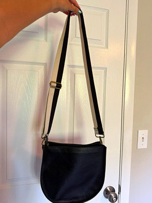 Madewell Women s Black Medium Crescent Crossbody Pebbled Zip Detachable Strap