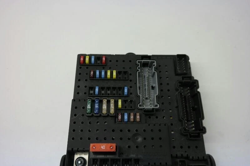 2005 VOLVO S60 INTERIOR FUSE BOX OEM - Image 3 of 4