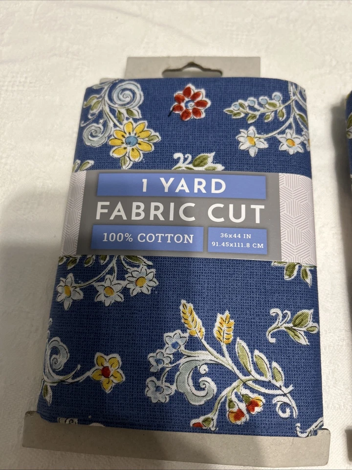 David’s Textiles 1 Yarda Tela Corte 100 Algodón Azul/Multicolor Flores Nuevo con Etiquetas Paquete de 2  Foto 3 de 4