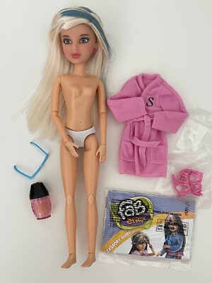 Lot De 5 Poupées Liv Dolls + 3 Perruques + Support – Style Barbie – Occasion