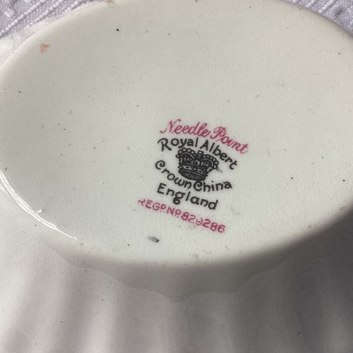 Vintage Royal Albert Crown China Needle Point Candy/ Bon Bon Dish, England - Picture 10 of 10