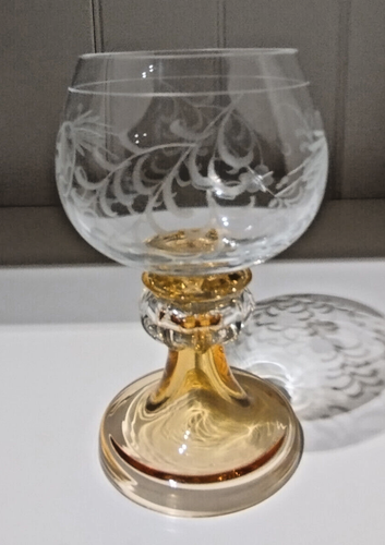 4 x sehr dekorative Weingläser/Weinglas / Weinrömer Theresienthal mit Radgravur - Bild 5 von 6